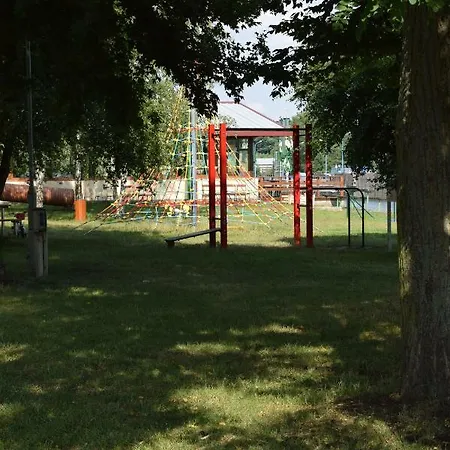 Marina Tynec N. L. - Feriepark Týnec nad Labem